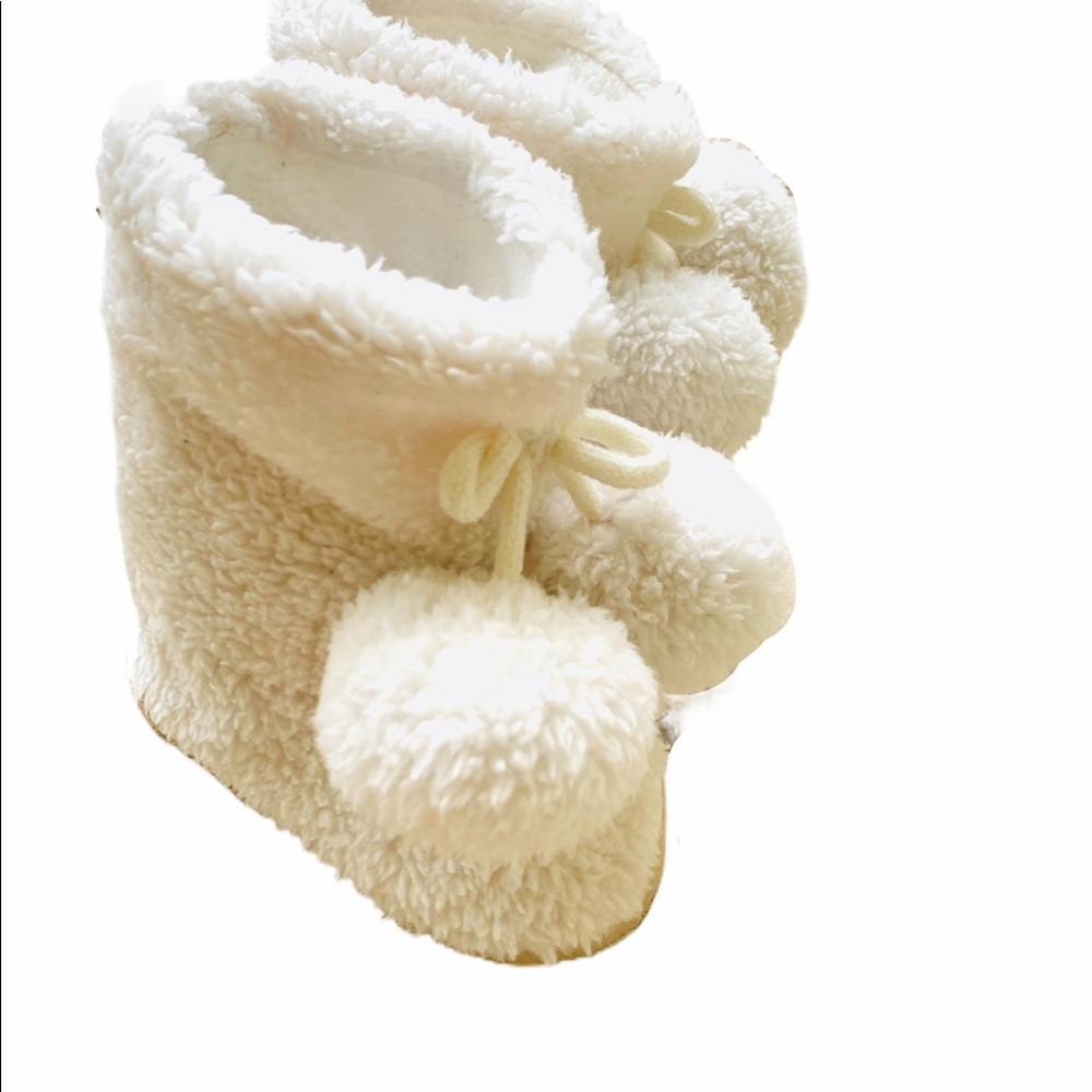 Gymboree Faux Fur Pom Pom Snow Princess Boots - Picture 3 of 9